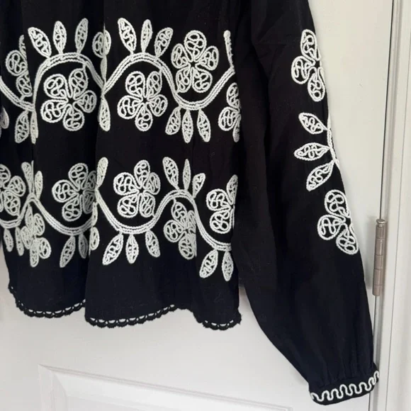 Jennifer & Grace Embroidered Blouse - Picture 5 of 13